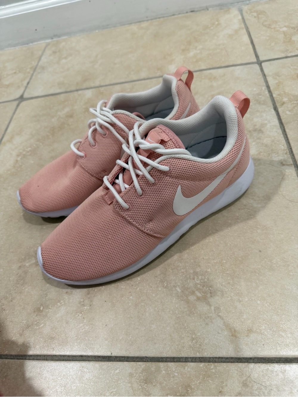 Nike Women’s Pink and White Athletic Sneakers